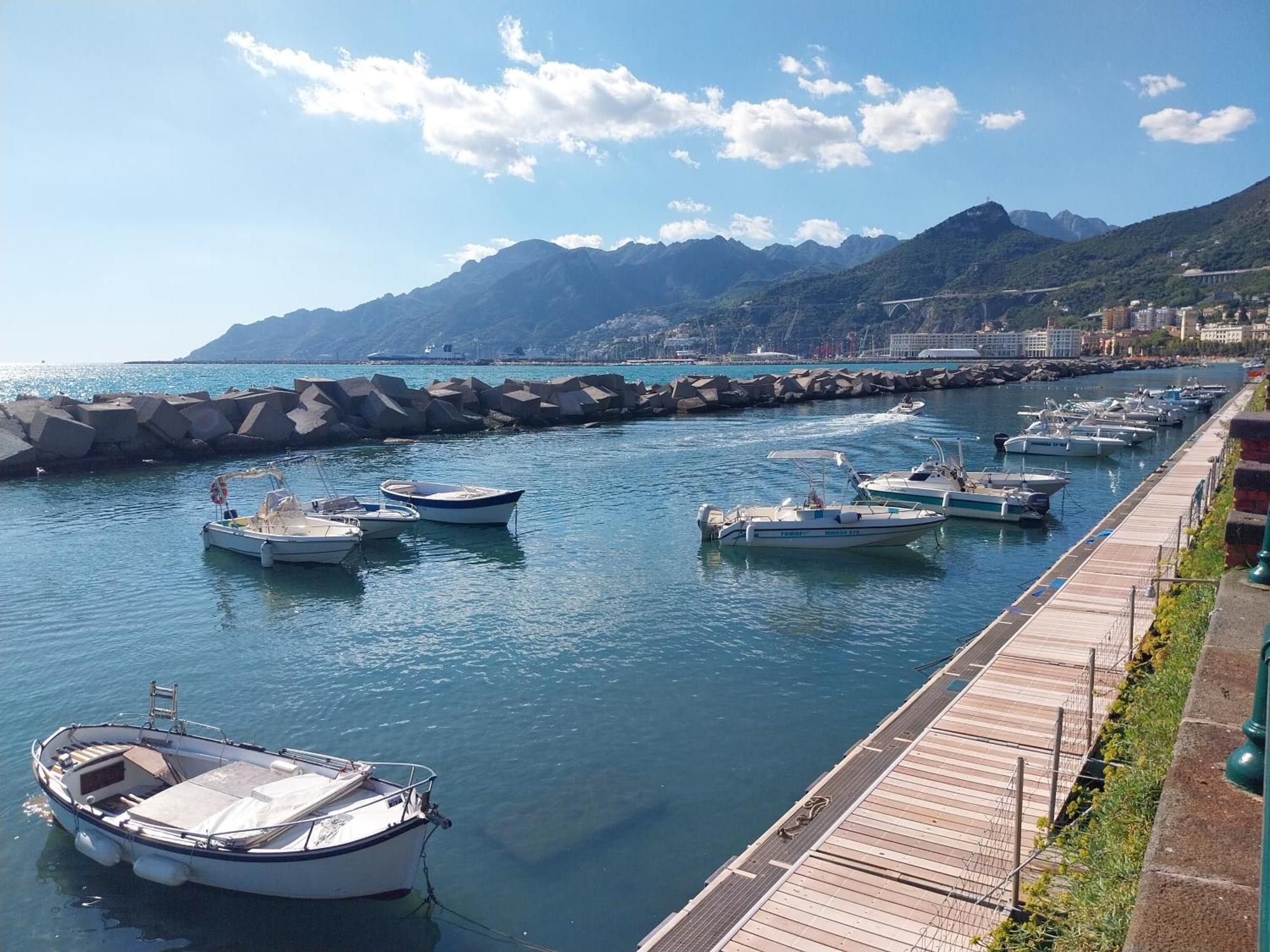 Casa Vacanza La Maison De Losyram Art Salerno Exteriér fotografie